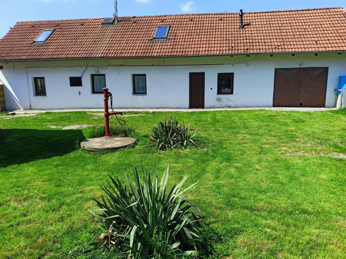 Rekreacni Dum U Elisky A Barusky Krakovany Exterior foto