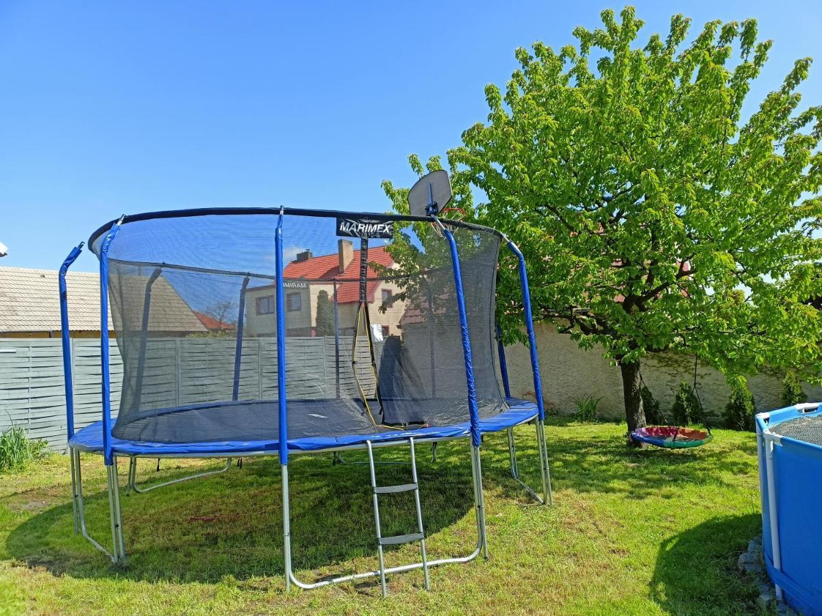 Rekreacni Dum U Elisky A Barusky Krakovany Exterior foto